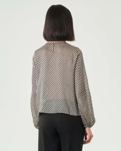 Blusa in chiffon Emme Marella a fantasia optical nera e bianca con rouches applicate sul davanti