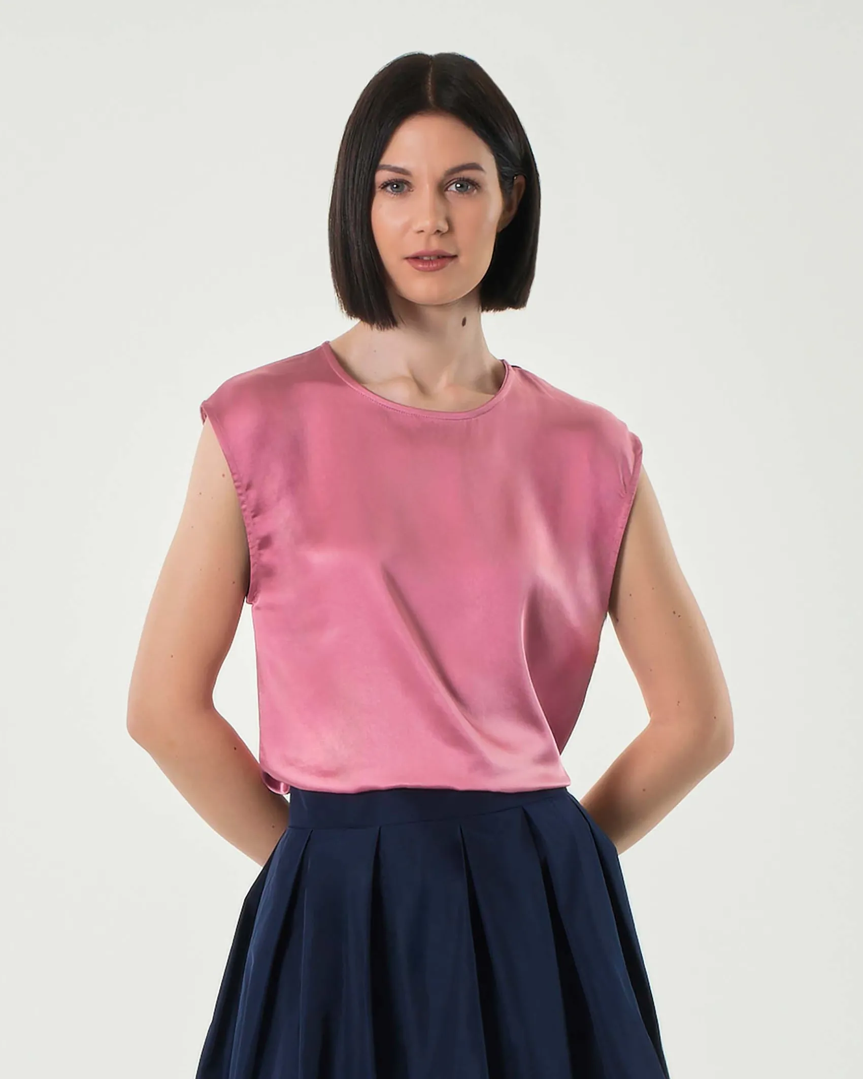 Blusa rosa antico in tessuto effetto raso con maniche ad aletta