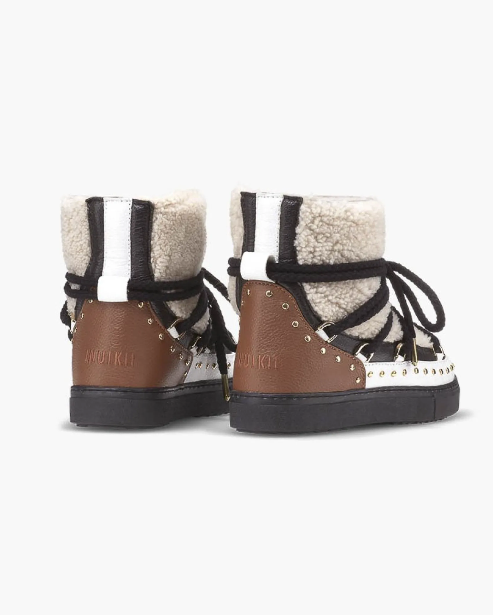 Boot Sneaker Curly Rock in pelle liscia cuoio, bianca e nera con tomaia in sheraling e borchie applicate