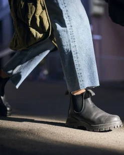 Boots neri modello 2240 in pelle liscia con suola alta in gomma