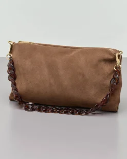 Borsa a busta in suede color taupe con tracolla a catena