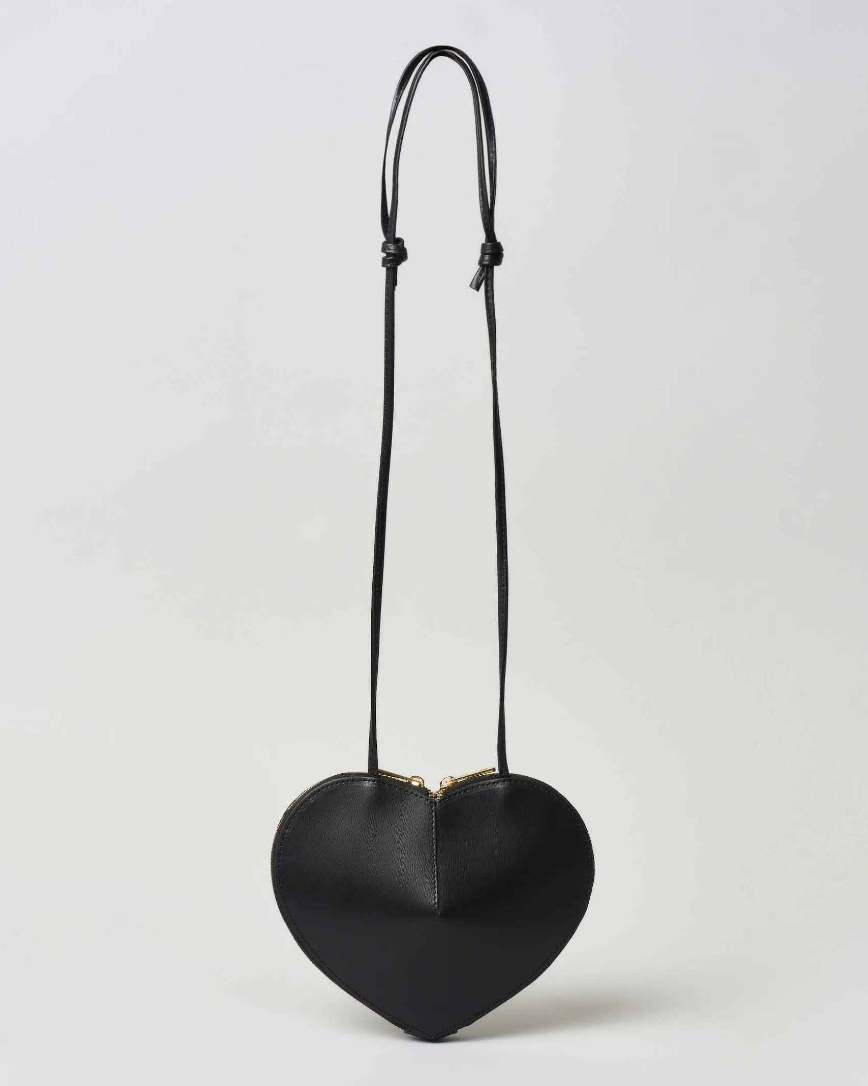 Borsa a cuore nera in pelle liscia con tracolla regolabile e doppia cerniera