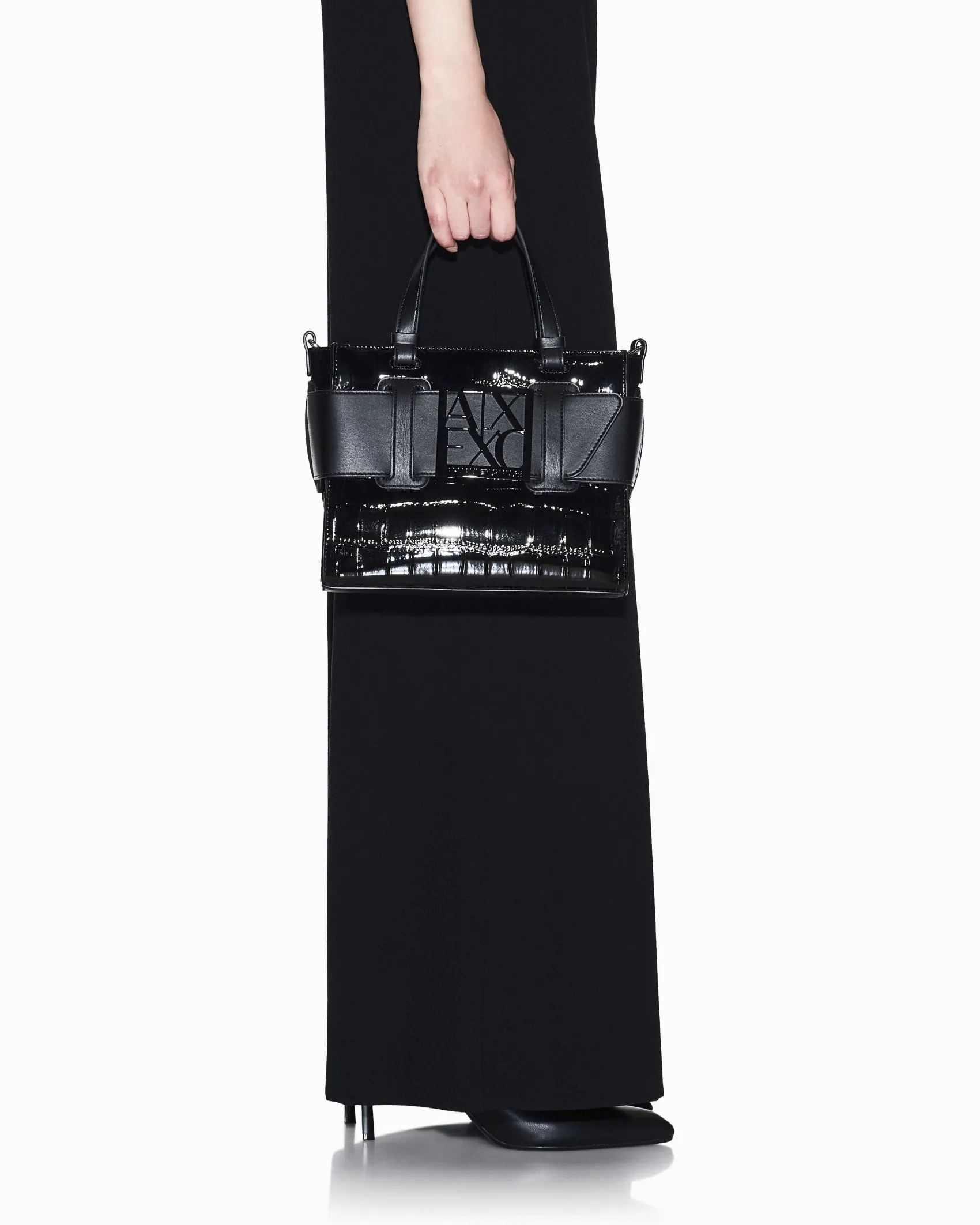 Borsa a mano Armani Exchange nera effetto coccodrillo in similpelle in rilievo