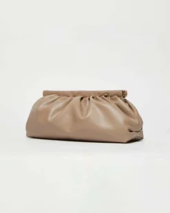 Borsa a mano Emme Marella in similpelle color sabbia liscia con arricciature lungo la chiusura