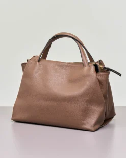 Borsa a mano in pelle morbida effetto martellato color marrone con tracolla più lunga rimovibile
