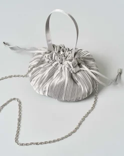 Borsa a secchiello grigio Anna Cecere in raso plissè con chiusura a coulisse