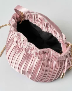 Borsa a secchiello rosa Anna Cecere in raso plissè con chiusura a coulisse