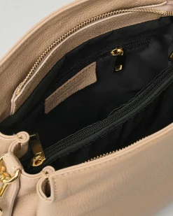 Borsa a spalla beige in pelle martellata con spallaccio intrecciato e chiusura a busta