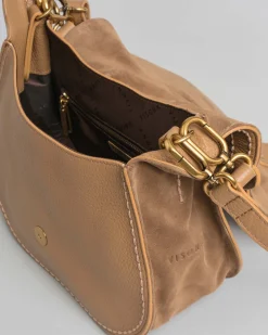 Borsa a spalla color cammello Visonà misura media in pelle martellata con patta arricciata e inserti laterali in suede