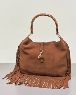 Borsa a spalla in suede color cuoio con frange al fondo e manico in bamboo