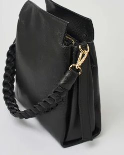 Borsa a spalla nera in pelle martellata con spallaccio intrecciato e chiusura a busta