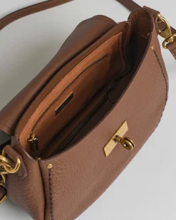 Borsa a spalla Visonà color noce misura piccola in pelle martellata con patta di chiusura e impunture a contrasto