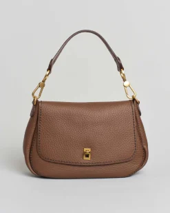 Borsa a spalla Visonà color noce misura media in pelle martellata con patta di chiusura e impunture a contrasto