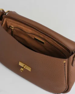 Borsa a spalla Visonà color noce misura media in pelle martellata con patta di chiusura e impunture a contrasto