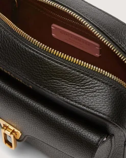 Borsa a tracolla nera Coccinelle Beat Soft Small in pelle con tasca esterna e chiusura a girello