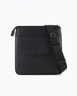 Borsa a tracolla piatta Armani Exchange nera in similpelle martellata con logo frontale in metallo lucido