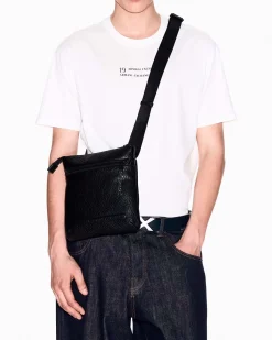 Borsa a tracolla piatta nera Armani Exchange in similpelle martellata