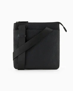 Borsa a tracolla piatta nera Armani Exchange in similpelle martellata con logo scritta in metallo