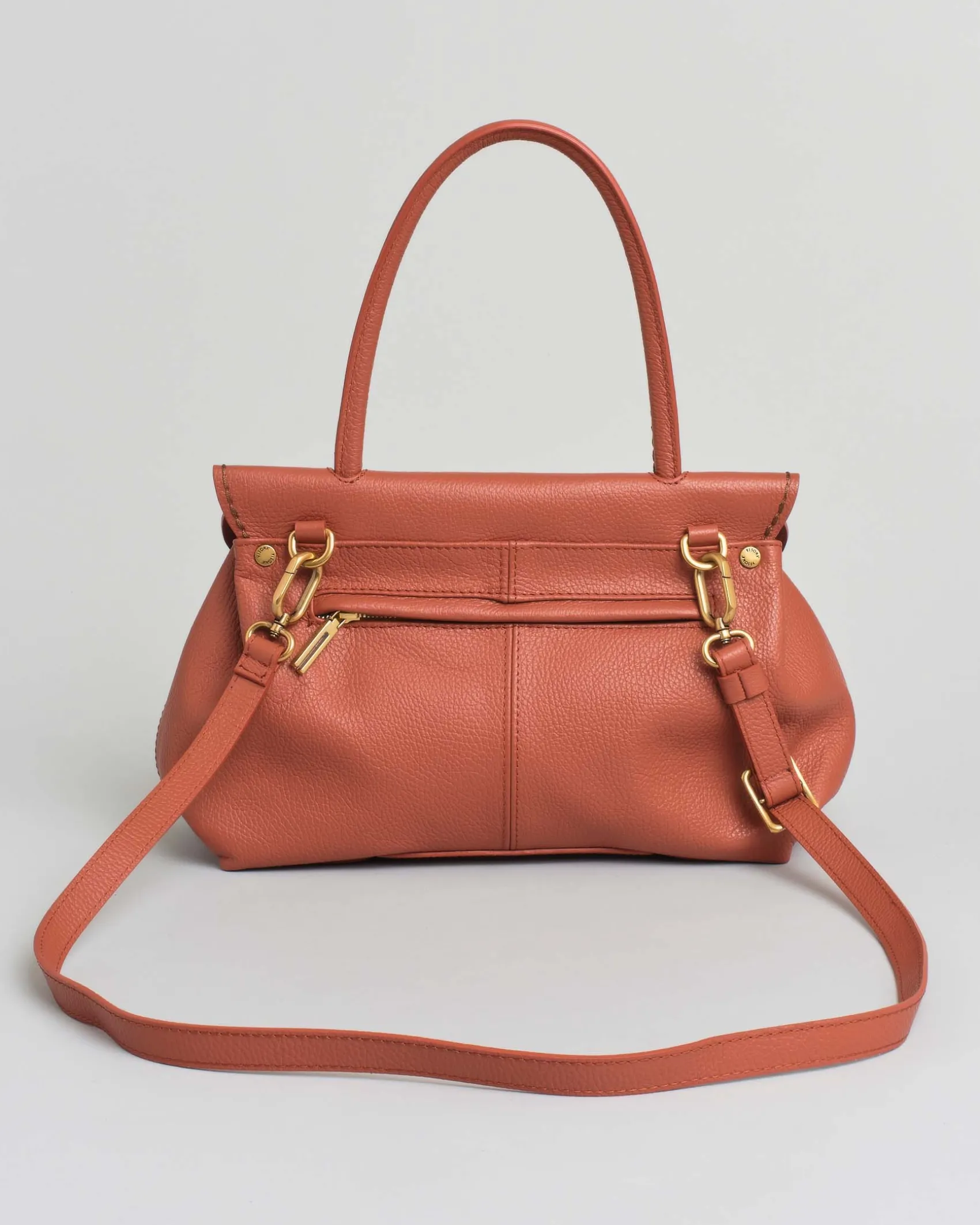 Borsa arancione Visonà in pelle martellata con patta squadrata e manico tubolare