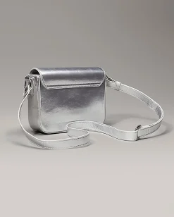 Borsa Calvin Klein a tracolla in similpelle argento con logo monogramma