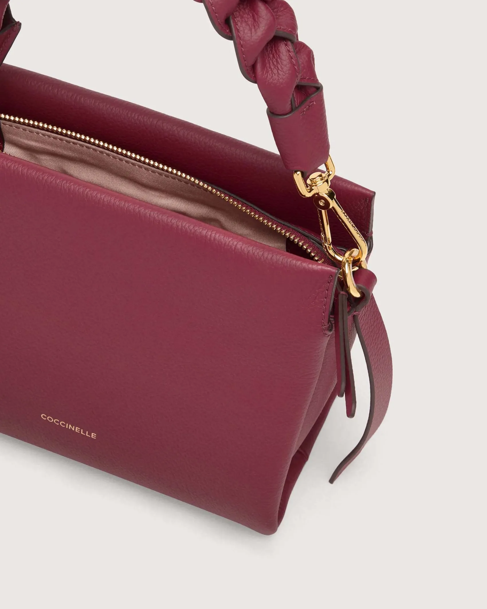 Borsa Coccinelle Boheme Small in pelle bordeaux con manico intrecciato