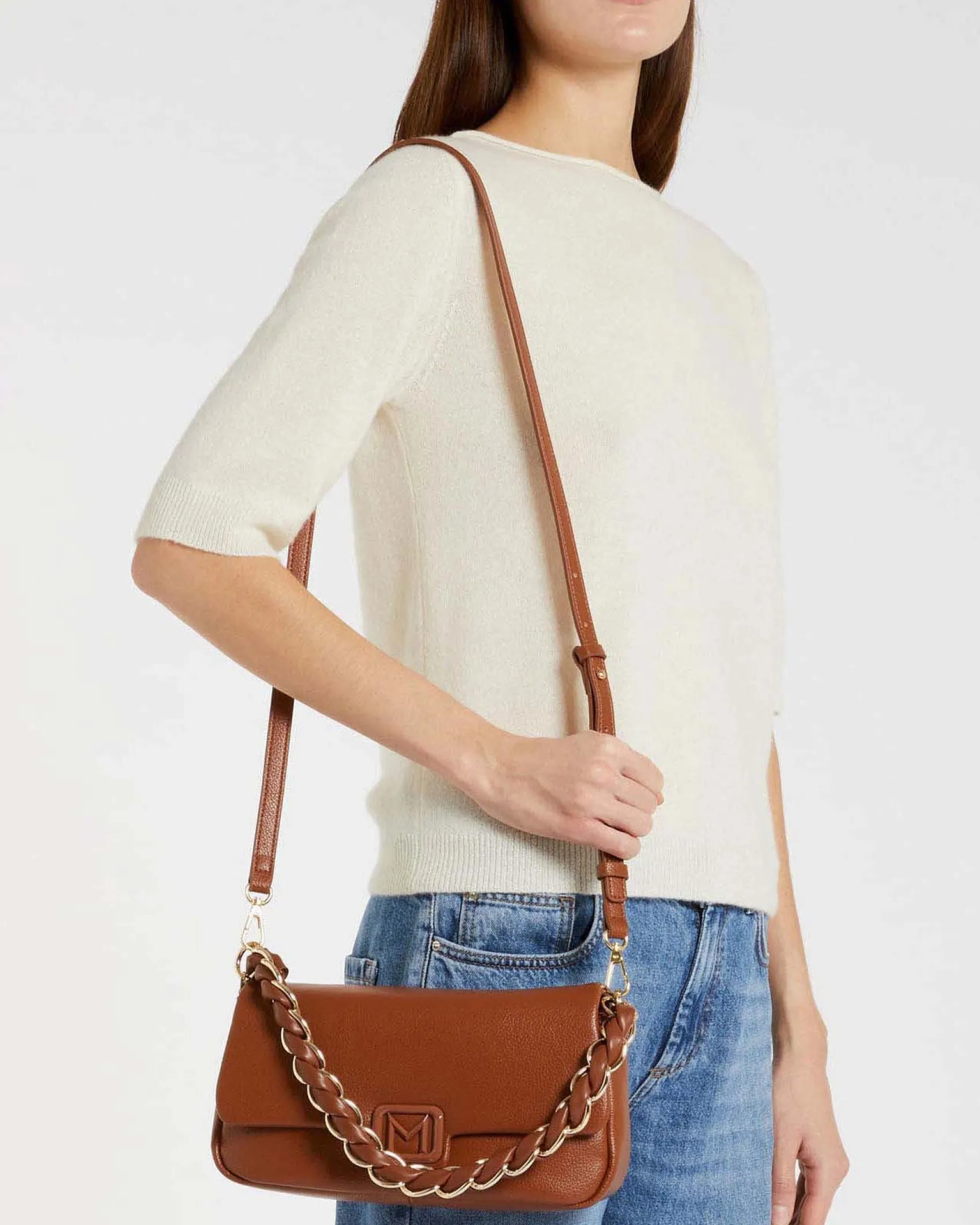 Borsa Emily Marella color cuoio in similpelle liscia con catena a intreccio e patta con fibbia logo smaltata
