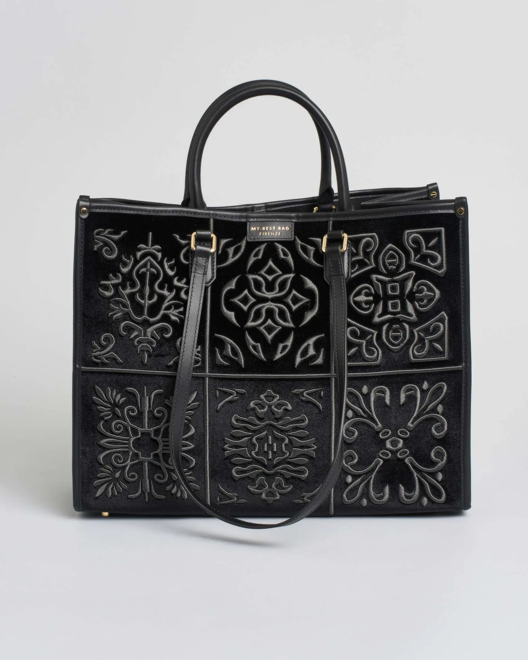 Borsa grande nera My Best Bag in tessuto con ricami a rilievo tono su tono d'ispirazione orientale