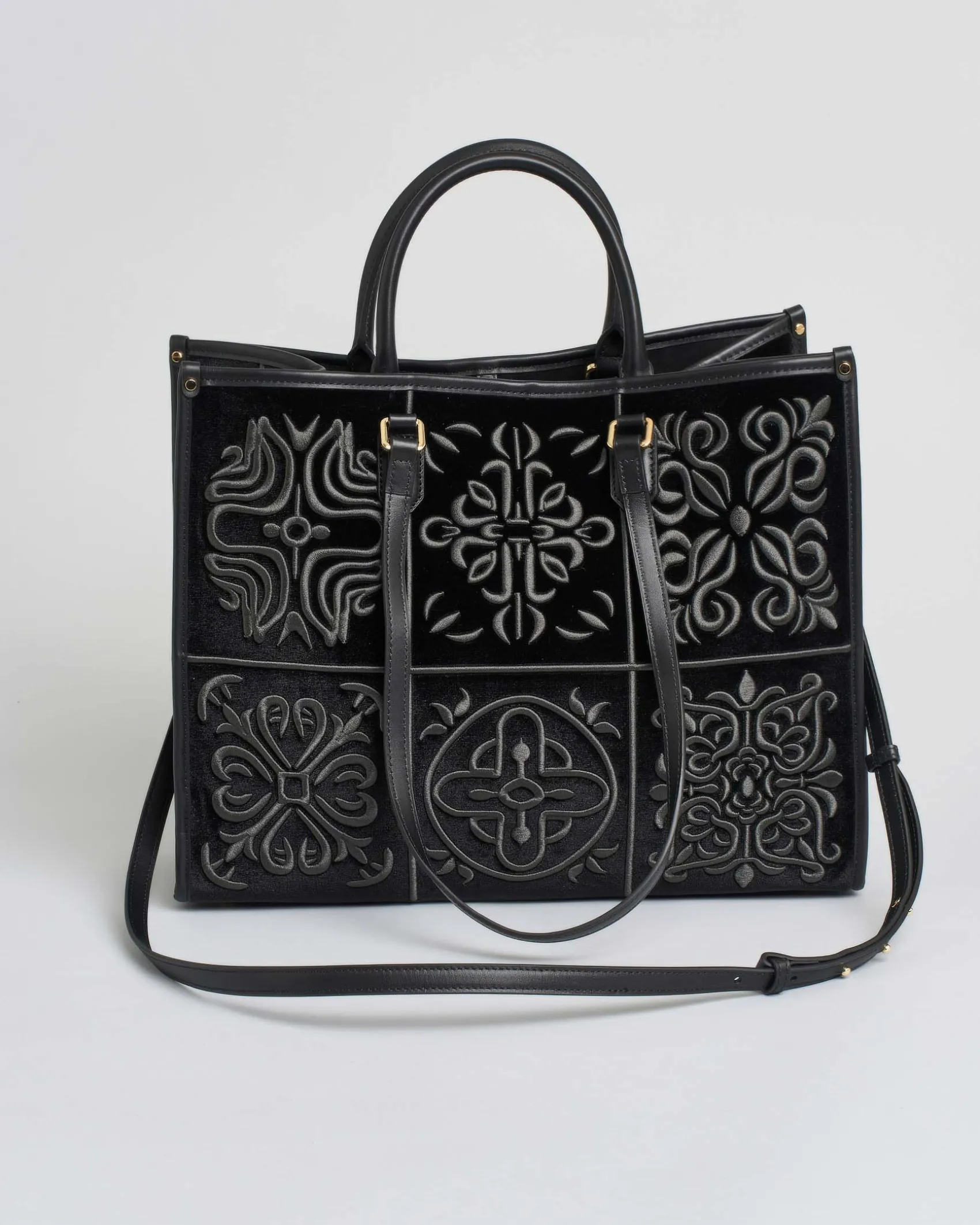 Borsa grande nera My Best Bag in tessuto con ricami a rilievo tono su tono d'ispirazione orientale
