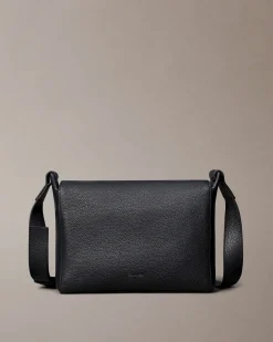 Borsa messenger a tracolla Calvin Klein Jeans nera in similpelle martellata