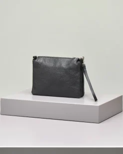 Borsa modello trio in pelle nera con gancio a mano e tracolla staccabile