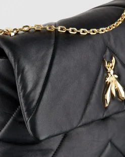 Borsa nera in pelle trapuntata con logo Fly sulla patta di chiusura e tracolla a catena in galvanica light gold