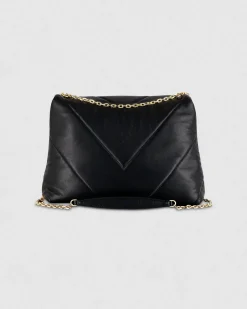 Borsa nera in pelle trapuntata con logo Fly sulla patta di chiusura e tracolla a catena in galvanica light gold