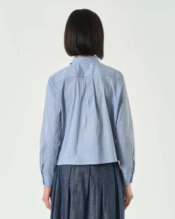 Camicia azzurra cropped in misto cotone a righe bianche