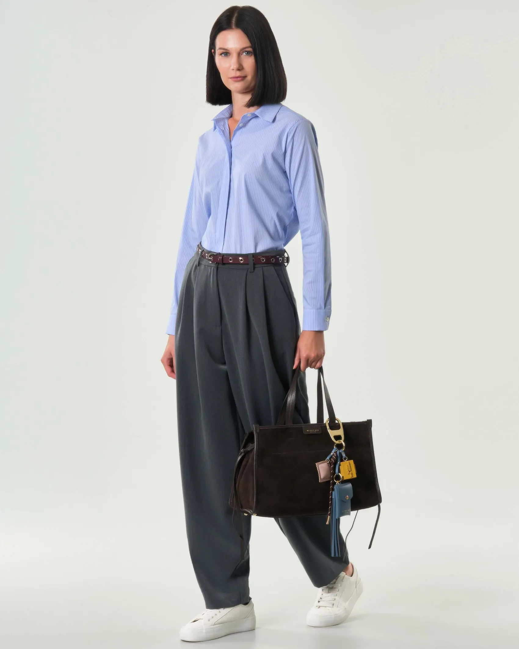 Camicia azzurra Hlo! in misto cotone stretch a righine bianche con chiusura all'inglese
