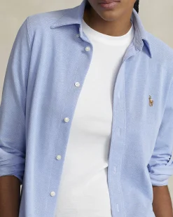 Camicia azzurra in piquè di cotone con logo ricamato sul petto a contrasto di colore