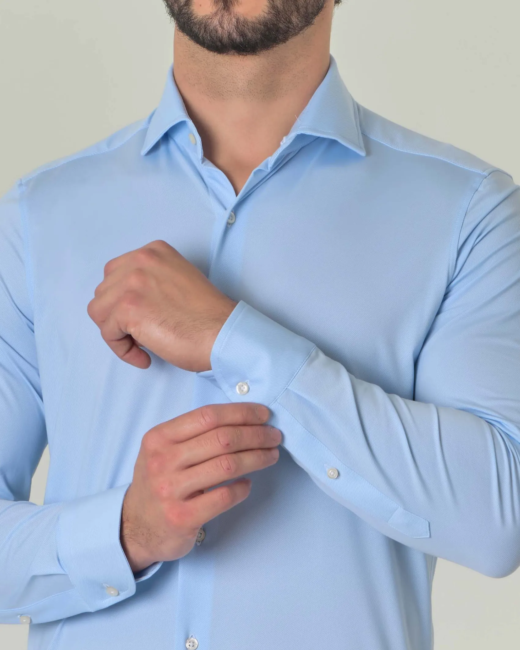 Camicia azzurra Pellizzari in tessuto tecnico diagonale con collo alla francese