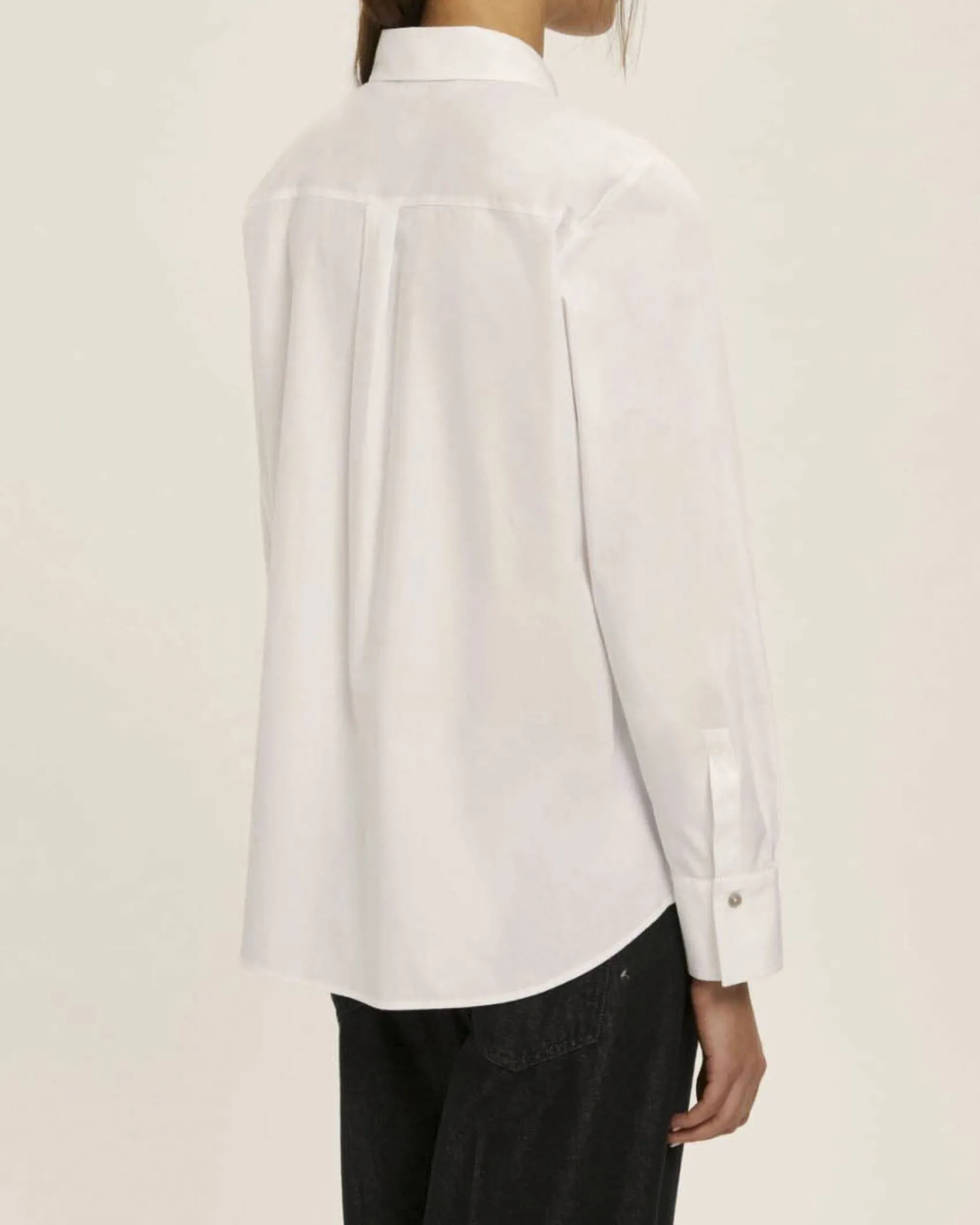 Camicia bianca Emme Marella in popeline di cotone con strass e perline applicati lungo la chiusura centrale