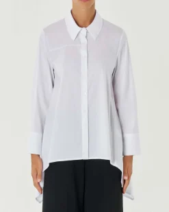Camicia bianca in popeline di cotone stretch con fondo laterali a punte e spacco sulla schiena