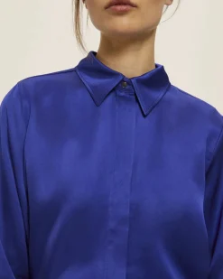 Camicia blu China Emme Marella in raso di viscosa con colletto classico e bottone gioiello