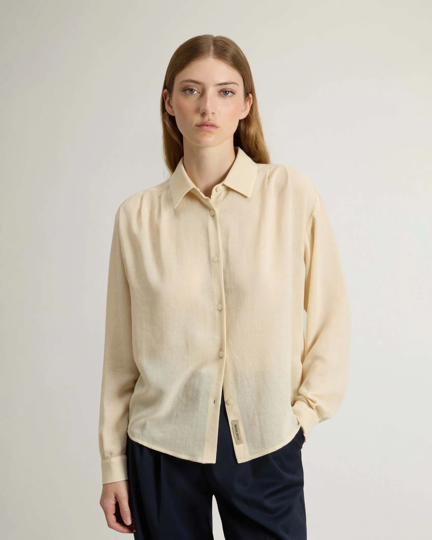 Camicia color latte Woolrich in garza di misto viscosa