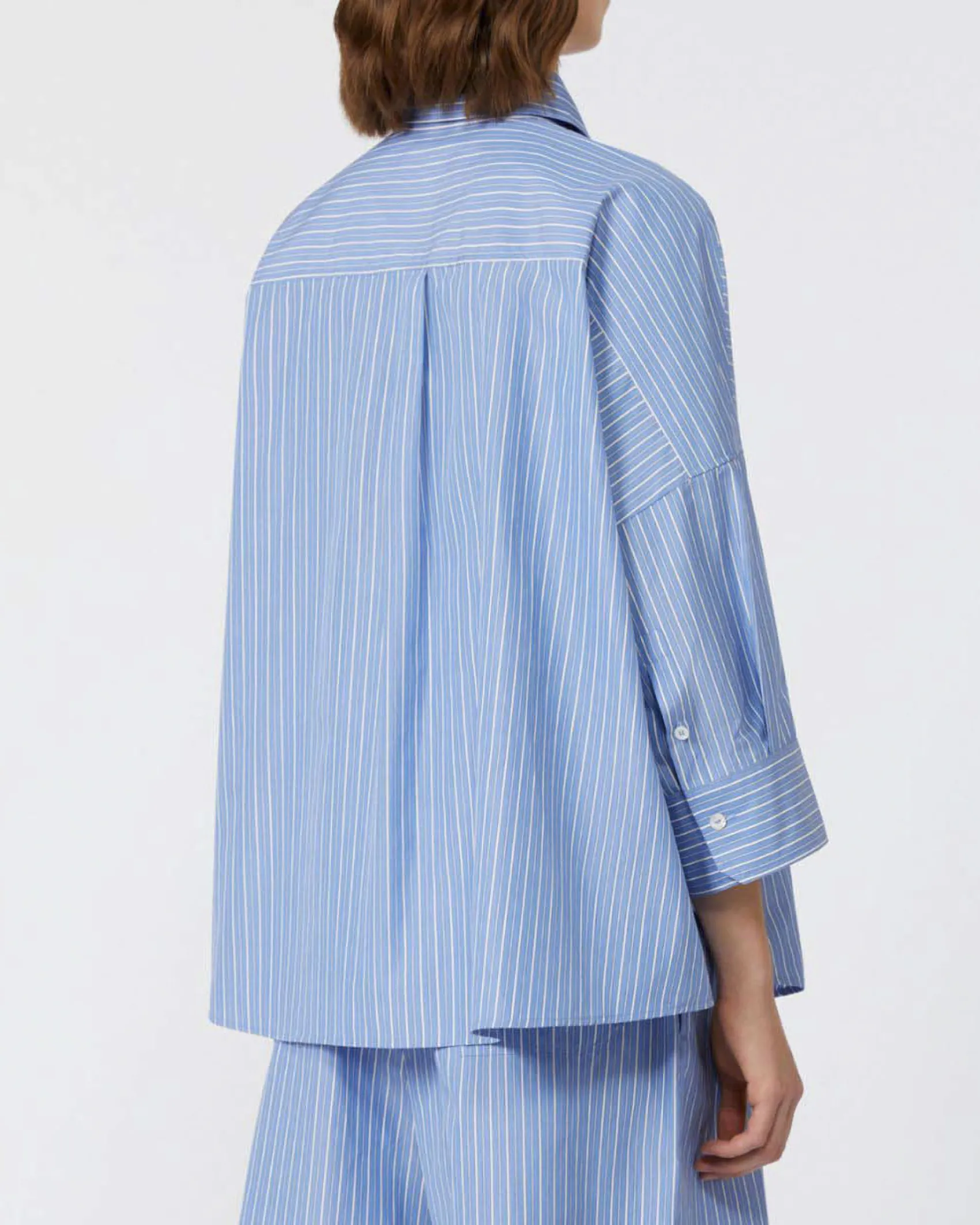 Camicia oversize azzurra a righe bianche Weekend Max Mara in popeline di cotone