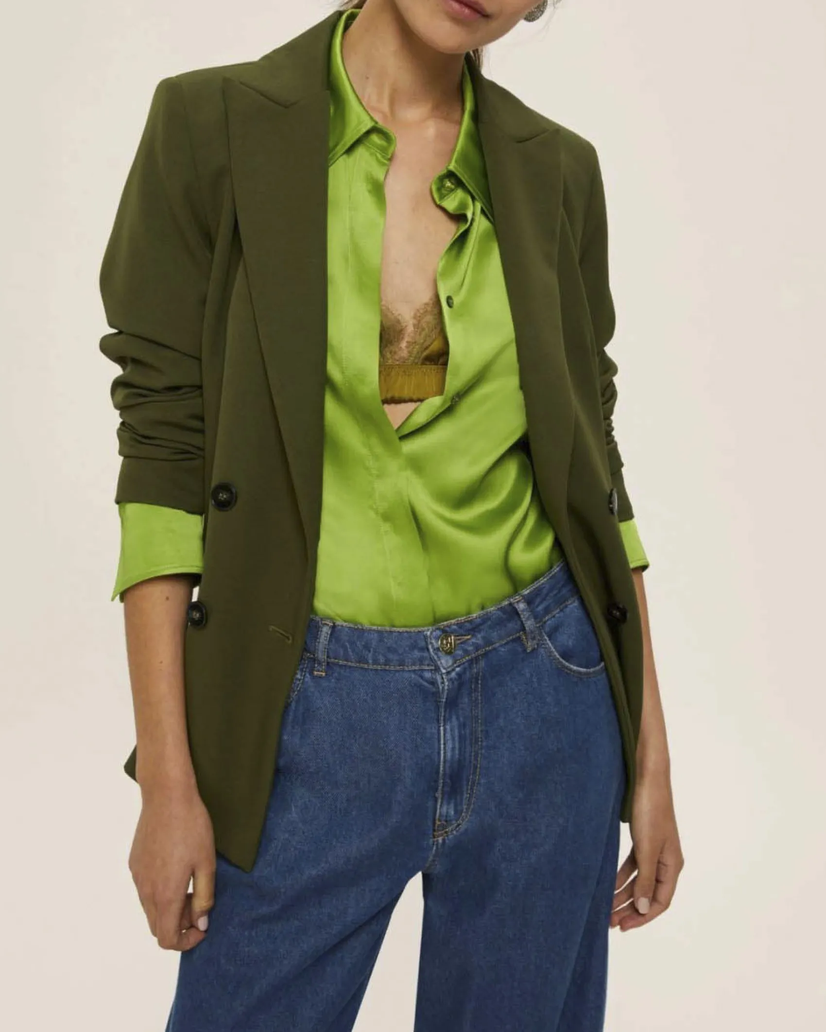 Camicia verde Emme Marella in raso di viscosa con colletto classico e bottone gioiello