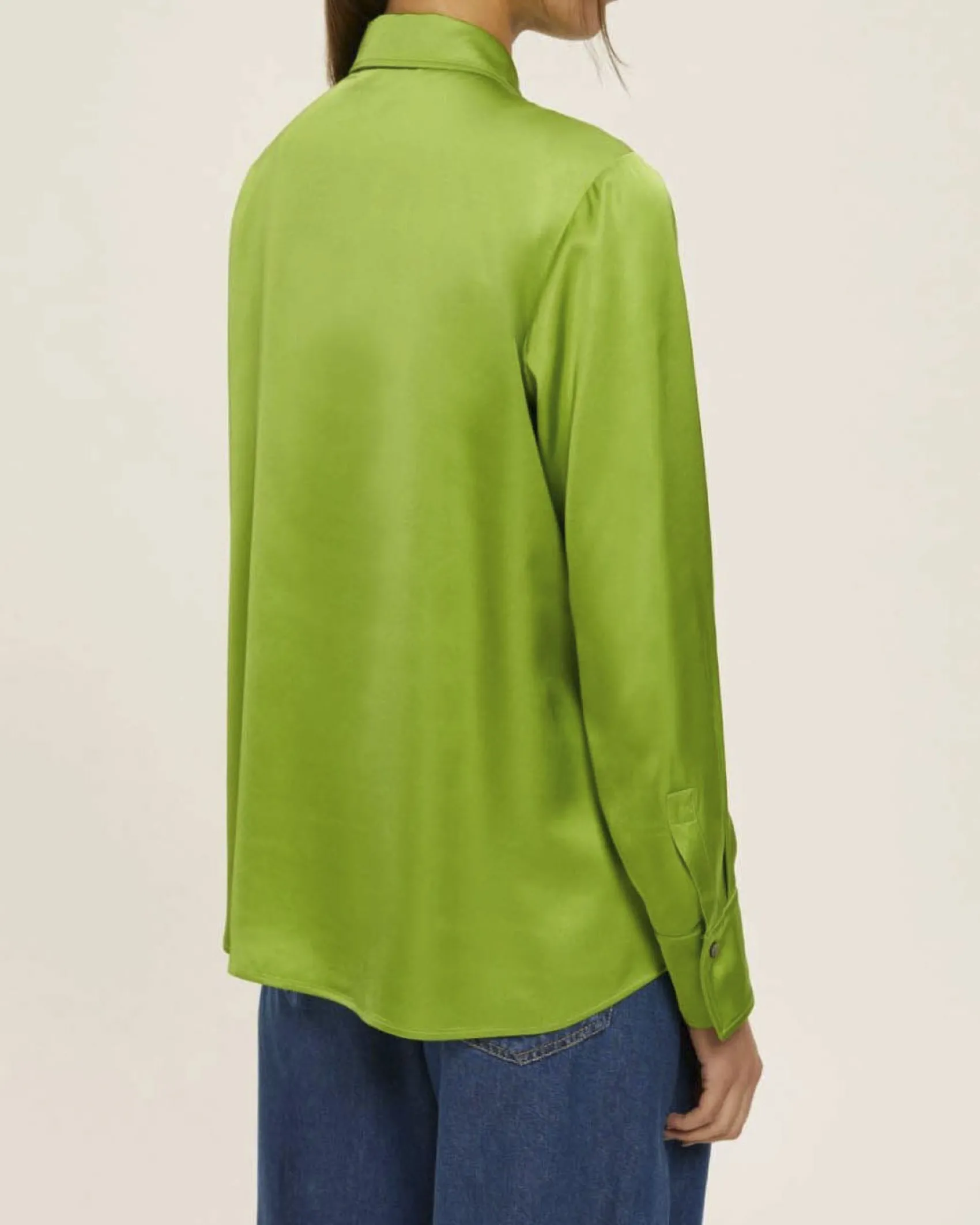 Camicia verde Emme Marella in raso di viscosa con colletto classico e bottone gioiello