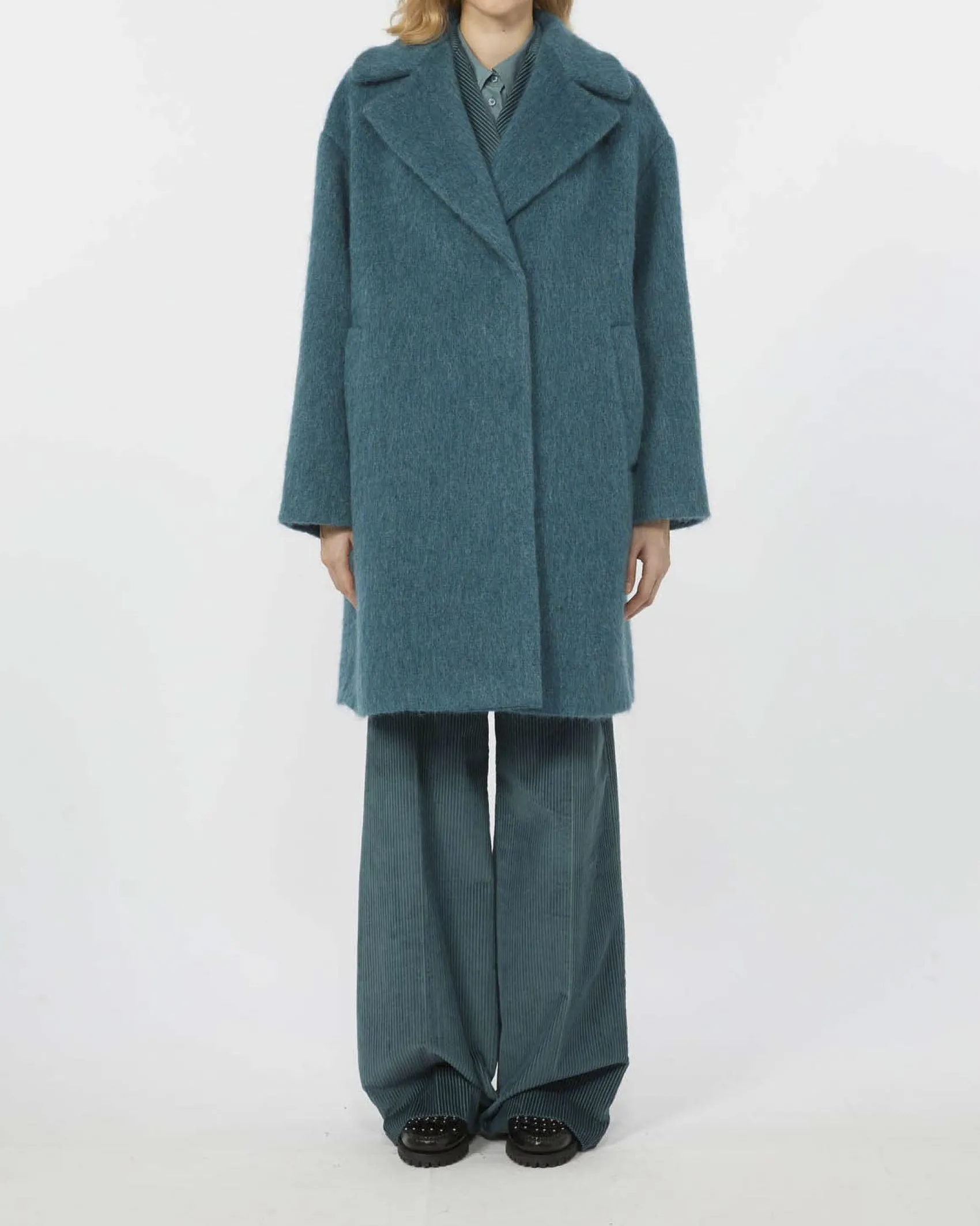 Cappotto color ottanio oversize Weekend Max Mara in alpaca e mohair con scollo a rever ampio