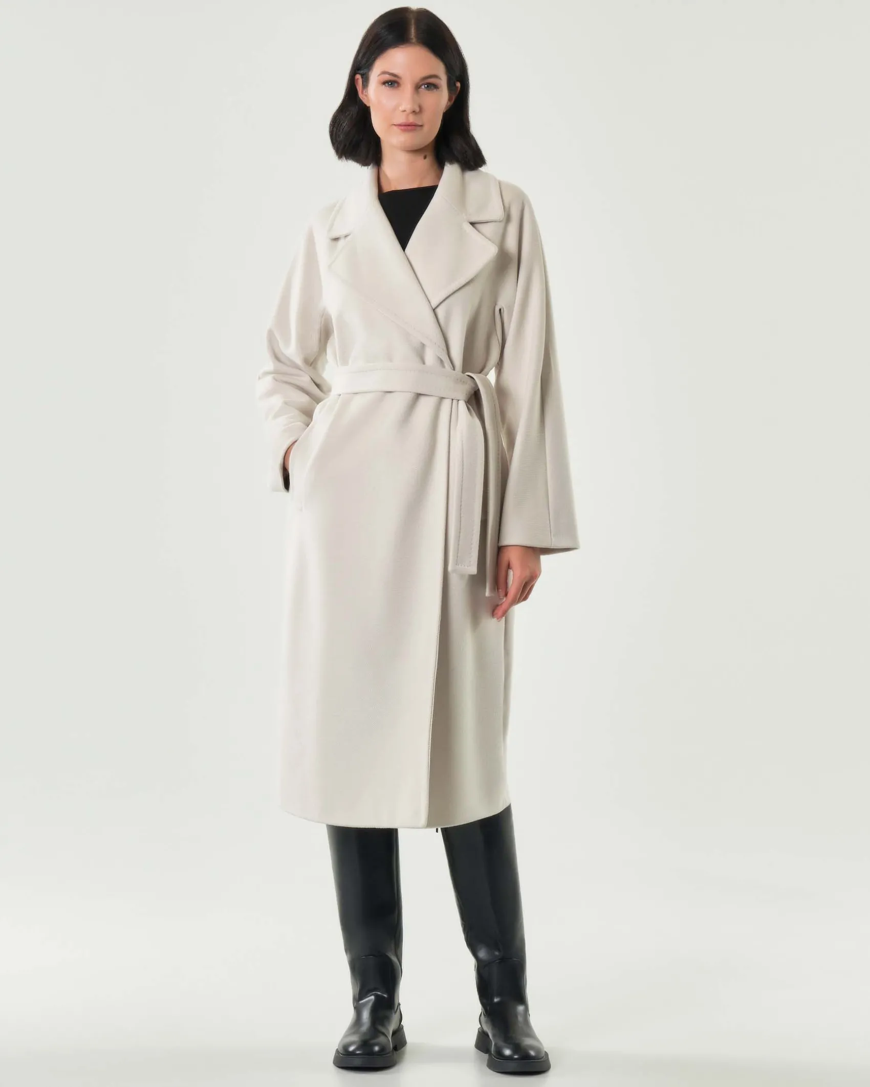 Cappotto doppiopetto color gesso Emme Marella in panno soft di viscosa con cintura in vita