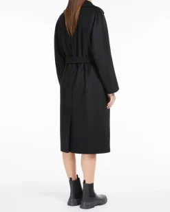 Cappotto doppiopetto nero in pura lana vergine con scollo a rever e cintura in vita