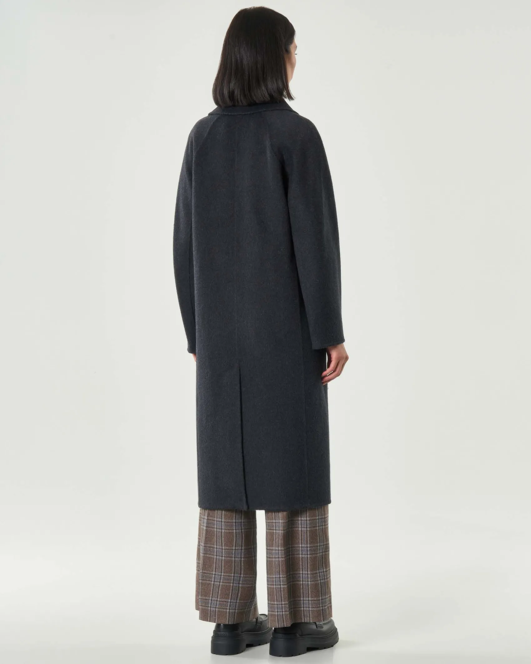 Cappotto grigio antracite Hlo! doppiopetto in double di misto lana con scollo a rever