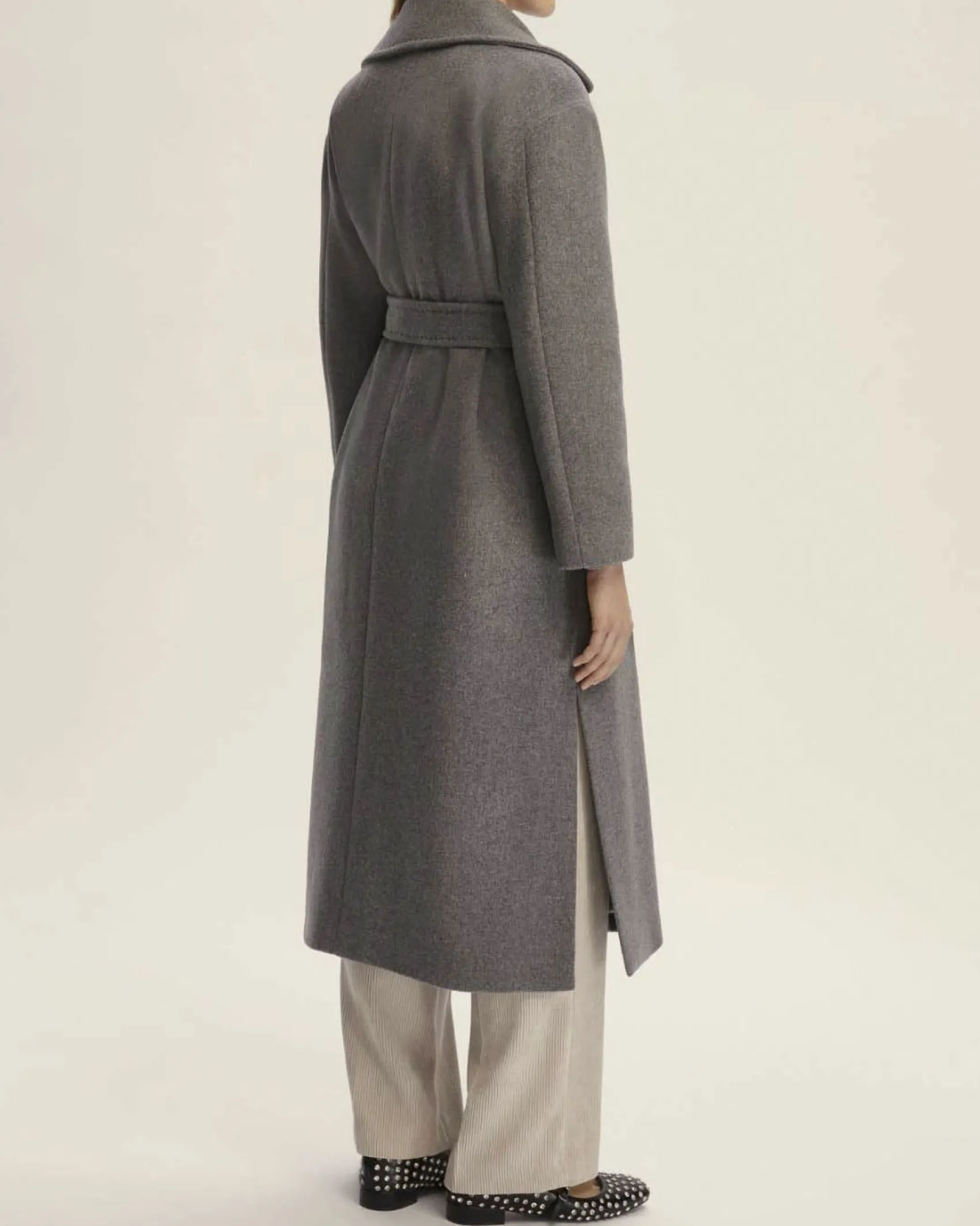 Cappotto grigio Emme Marella in panno di misto lana Manteco con scollo a rever e cintura in vita abbinata