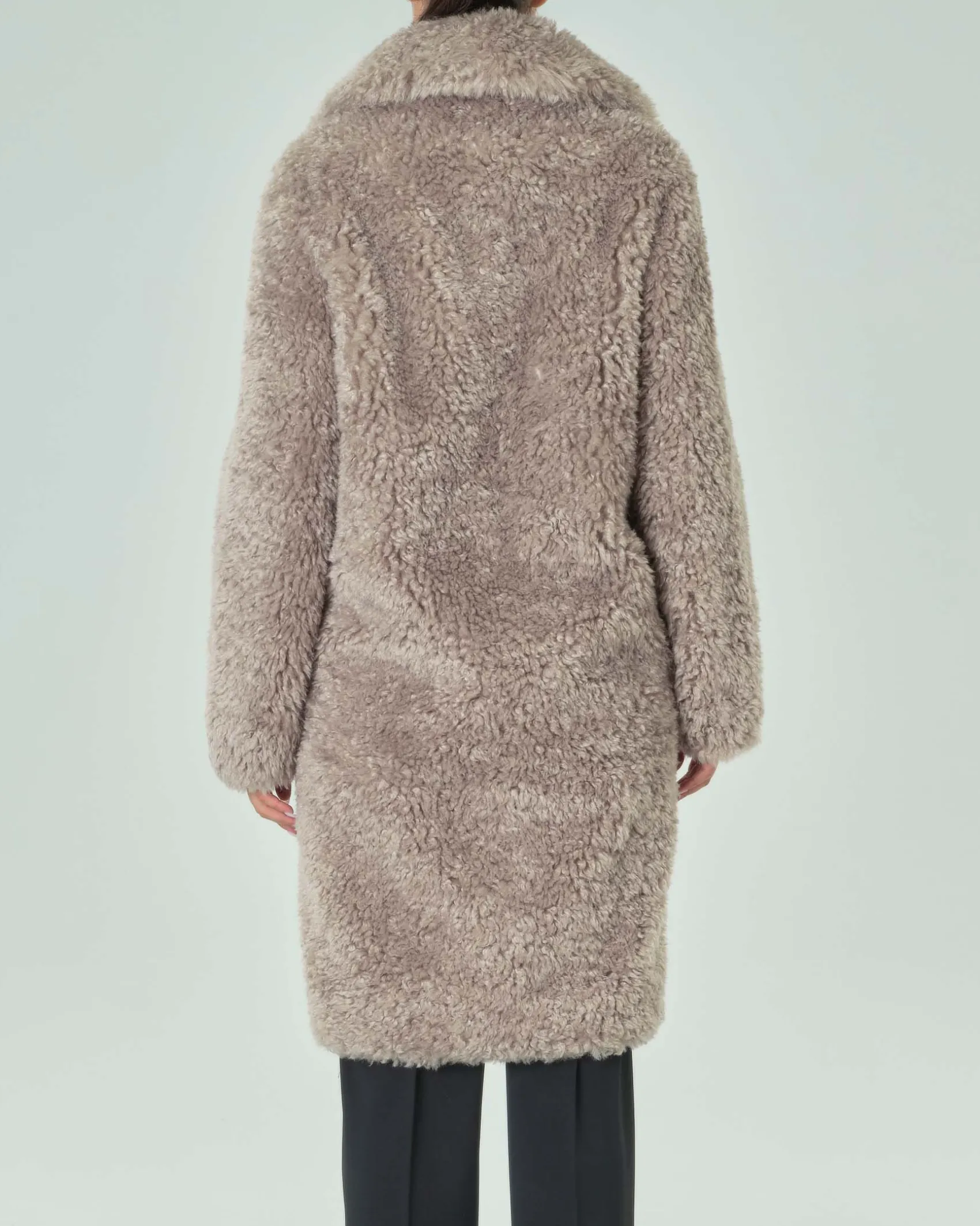 Cappotto lungo color taupe in tessuto effetto teddy reversibile con cappuccio