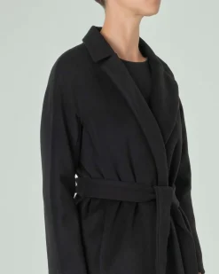 Cappotto nero lungo in panno di misto viscosa con collo a rever e cintura in vita